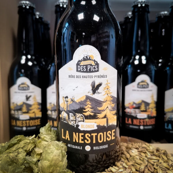 Photo vue de face d'une bière des Hautes-Pyrénées Blonde La Nestoise produite par la brasserie des Pics
