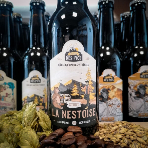Photo vue de face d'une bière des Hautes-Pyrénées une Stout La Nestoise produite par la brasserie des Pics