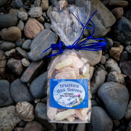 Photo d'un paquet de bonbons en forme de truite des Gaves fabriqués à Lourdes dans les Pyrénées.