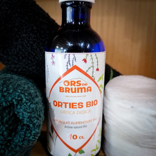 10cl d'hydrolat alimentaire d'orties bio en bouteille, fabriqué en val d'azun à la distillerie Ors na Bruma