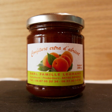 Confiture d'abricot en pot de chez la famille legrand produit des hautes pyrénées