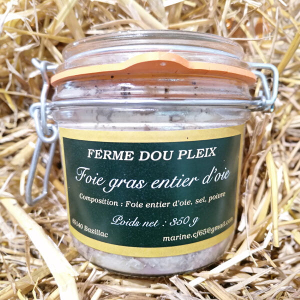 Pot de foie gras d'oie de la ferme Dou Pleix posé sur la paille