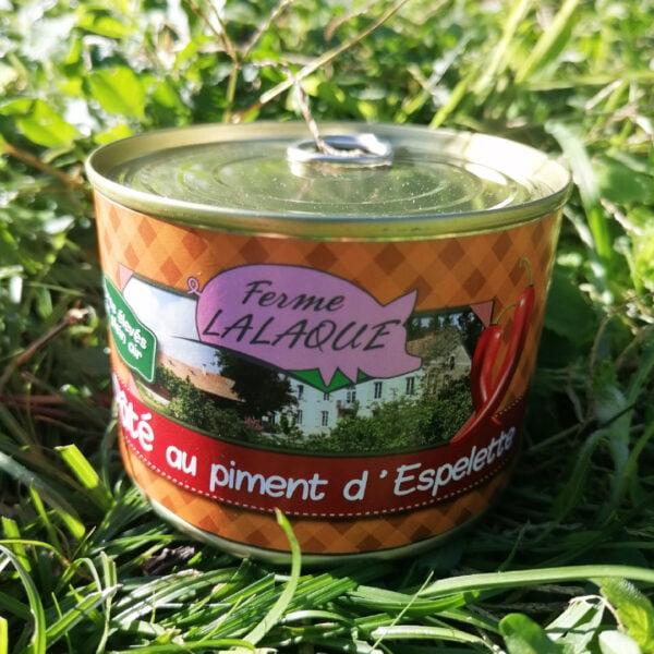 Pot de pâté au piment d'Espelette produit par la ferme Lalaque dont les porcs sont élevés en plein air dans les Pyrénées