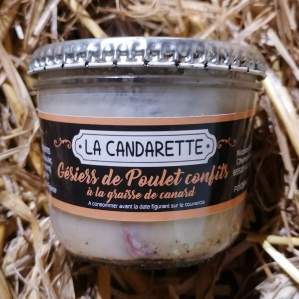 Pot de Gésiers de Poulet confits à la graisse de canard posé sur un lit de paille et produit par La Candarette