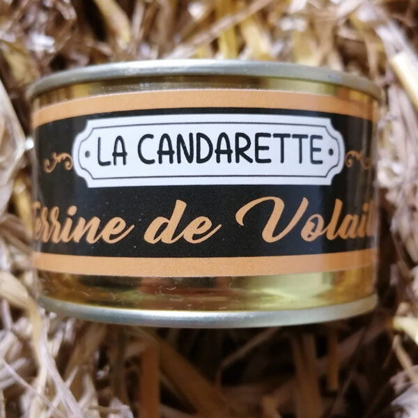 Photo d'un petit pot de Terrine de Volaille sur du foin et produit par La Canderette
