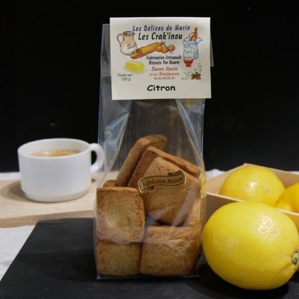 Photo d'un paquet de 150g de Biscuits Pur Beurre sablés au citron, fabriqués artisanalement par Baron Marie à Monfaucon dans les Pyrénées, avec une tasse de café et quelques citrons