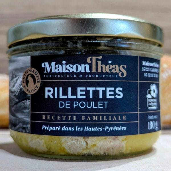 un pot de rillettes de poulet de la maison théas, en arriere fond une baguette de pain et du bois