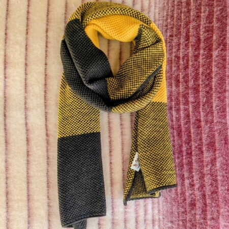 écharpe bicolore, jaune en laine des Pyrénées fabrication artisanale